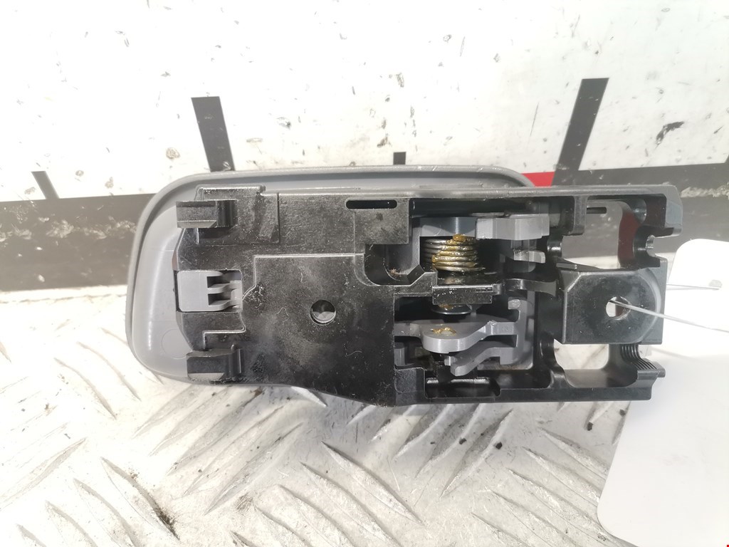 Ручка дверная передняя внутренняя правая TOYOTA RAV 4 XA20 2000-2005