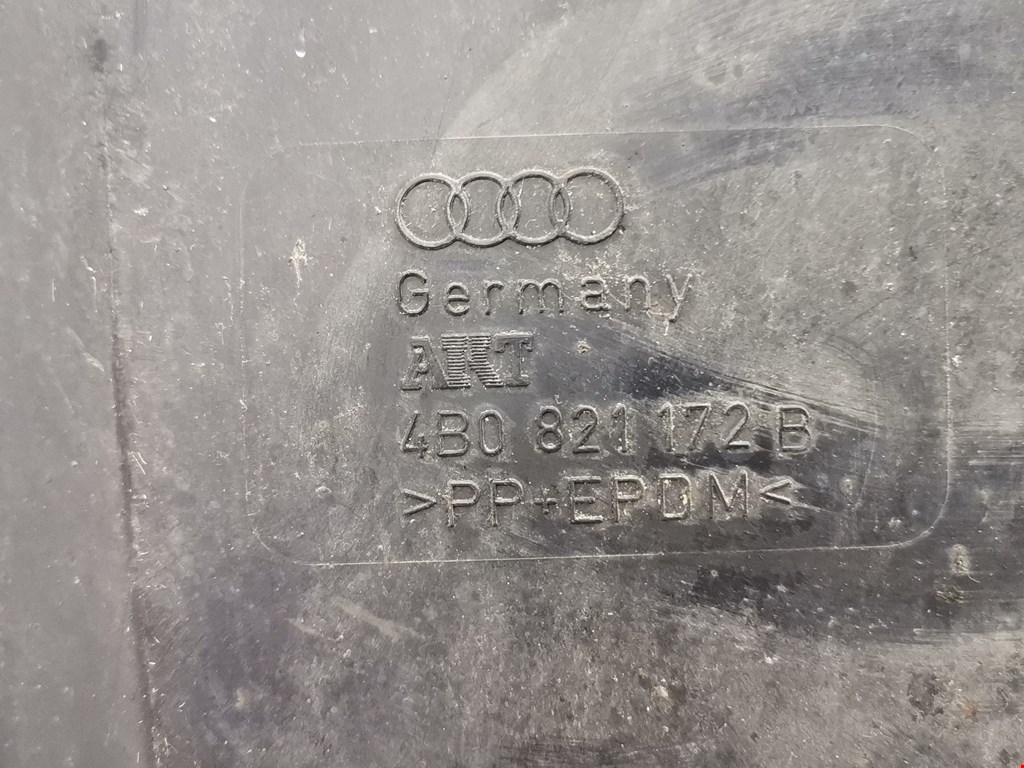 Локер (подкрылок) передний правый AUDI A6 C5 1997-2004