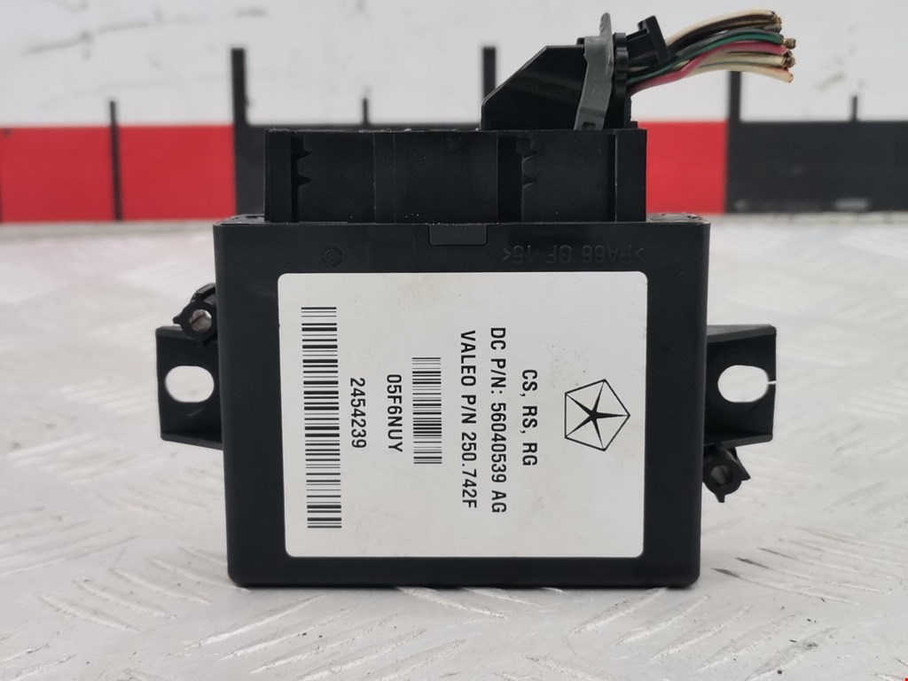 Блок управления парктрониками CHRYSLER Voyager IV RG 2001-2007