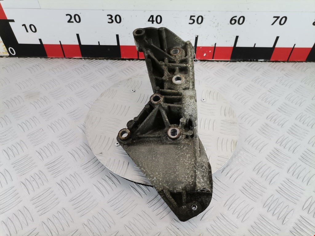 Кронштейн генератора RENAULT Megane II 2002-2009