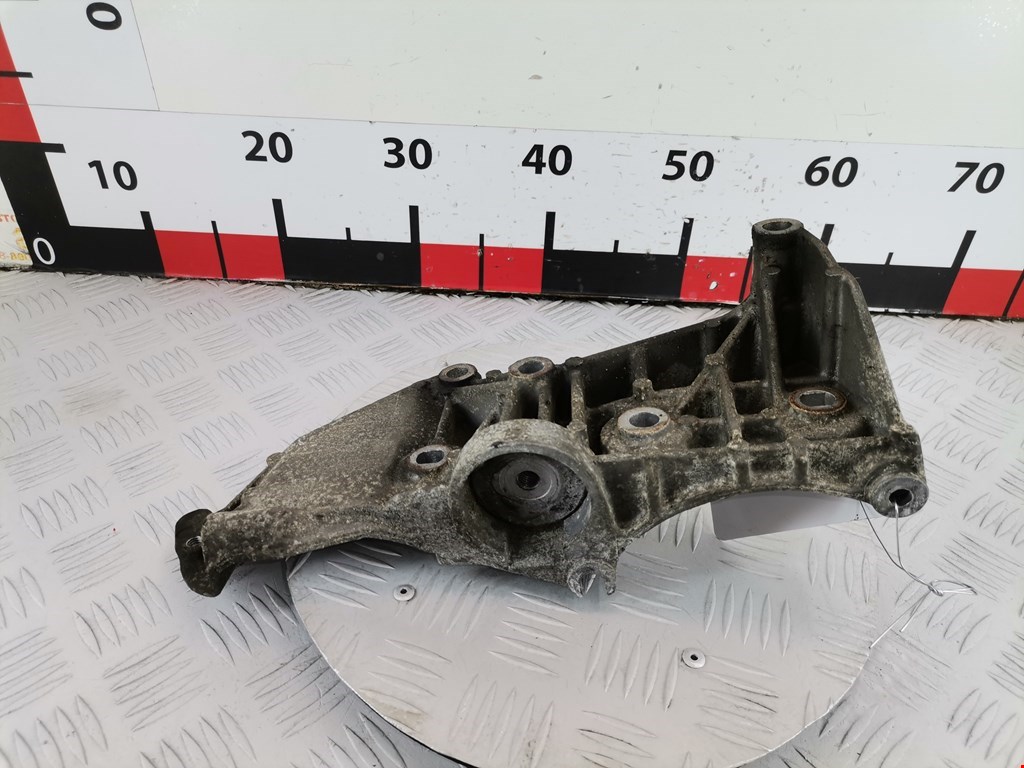 Кронштейн генератора RENAULT Megane II 2002-2009