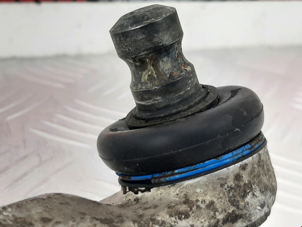 Рычаг передний правый AUDI A4 B6 2001-2005