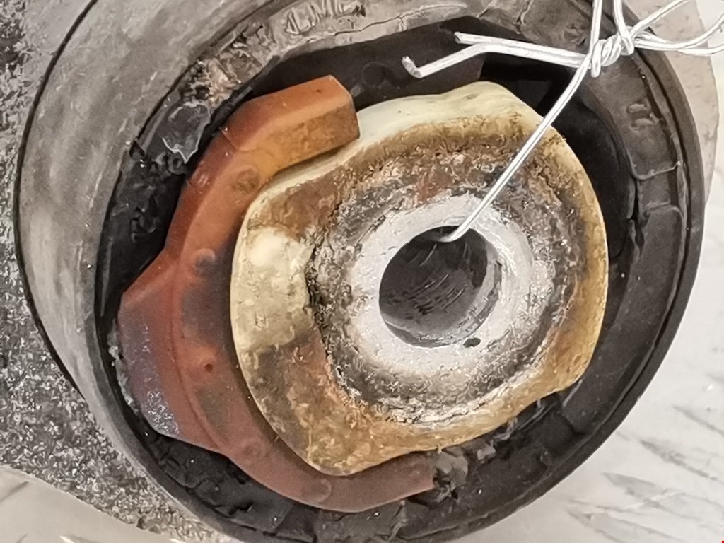 Рычаг передний правый AUDI A4 B5 1995-2001