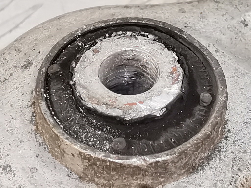 Рычаг передний правый AUDI A4 B5 1995-2001