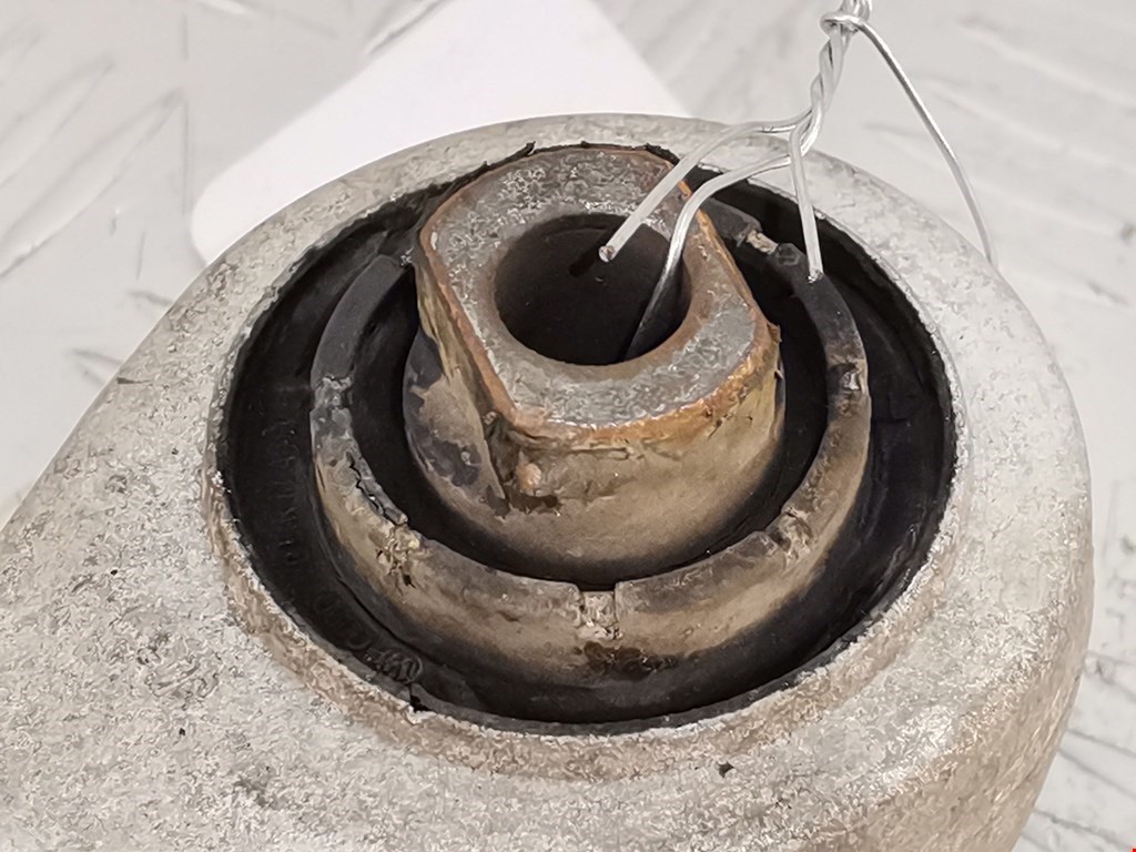 Рычаг передний правый AUDI A4 B5 1995-2001