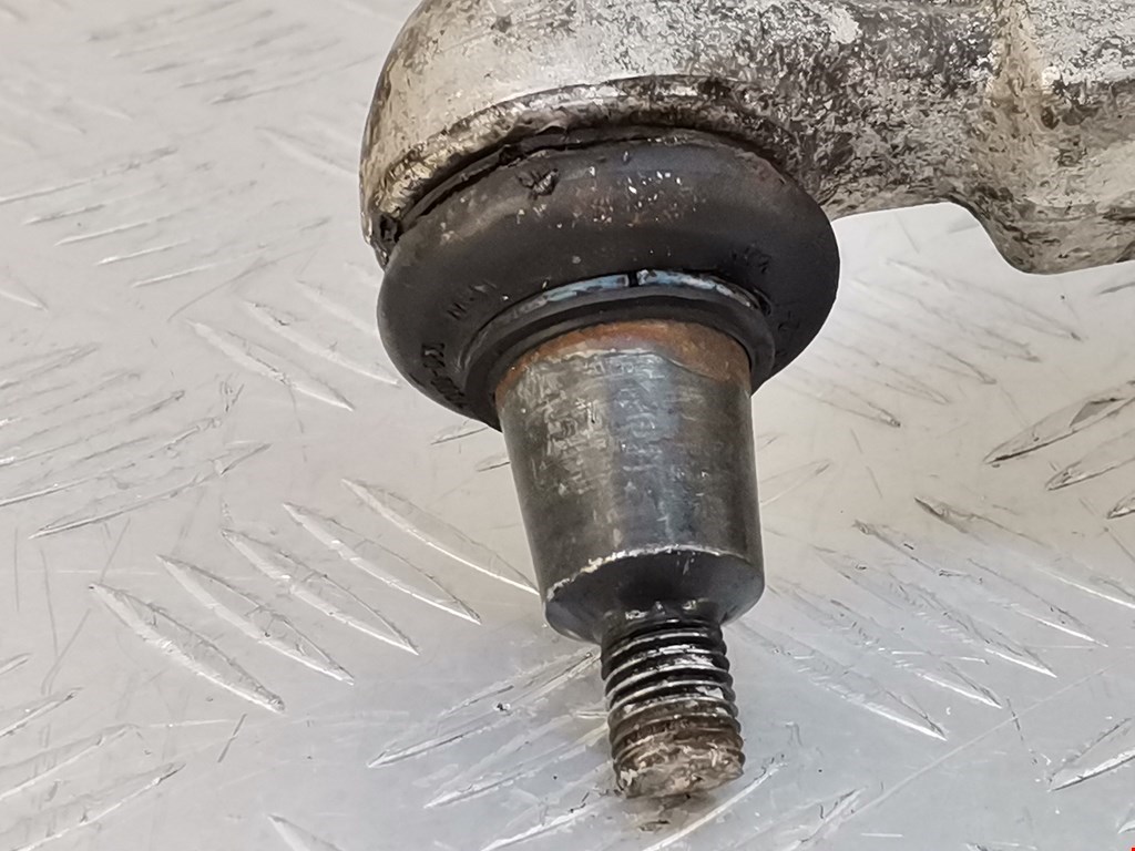 Рычаг передний правый AUDI A4 B5 1995-2001