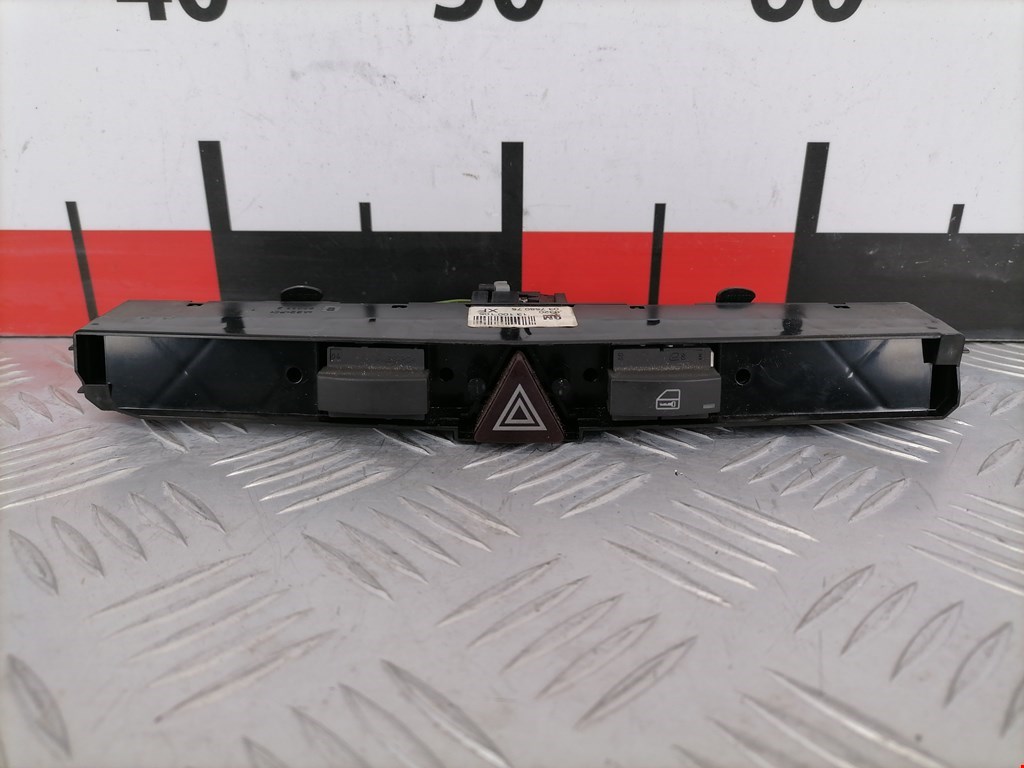 Кнопка аварийной сигнализации (аварийки) OPEL Astra H/Family 2004-2015