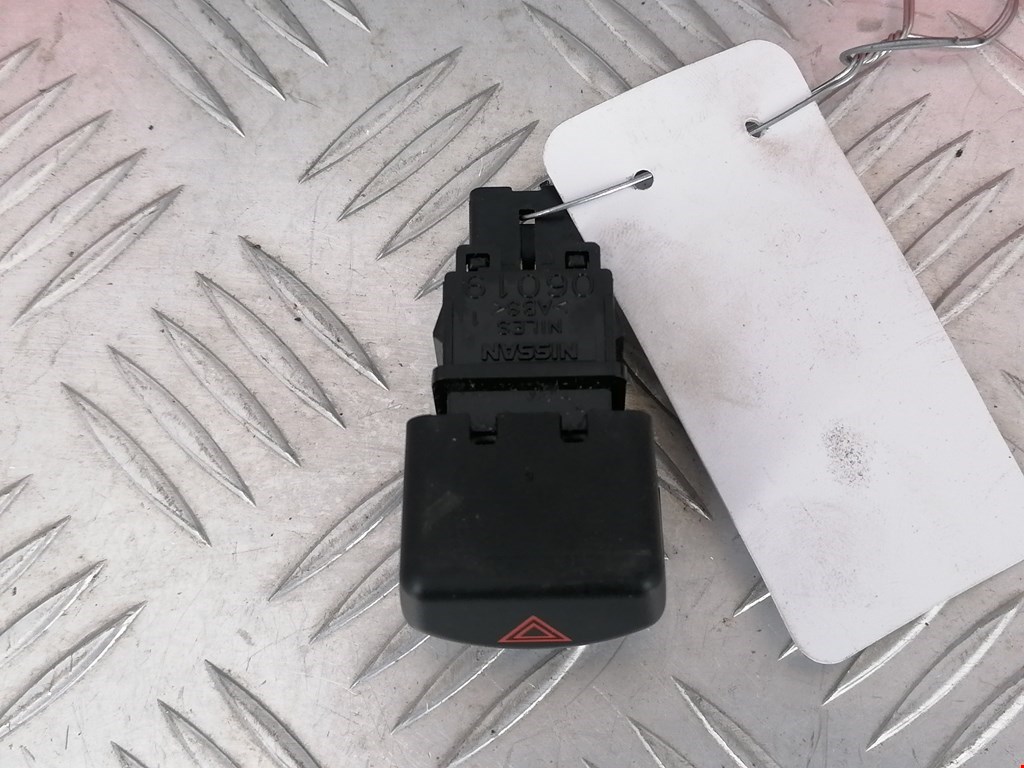 Кнопка аварийной сигнализации (аварийки) NISSAN Micra K12 2003-2010