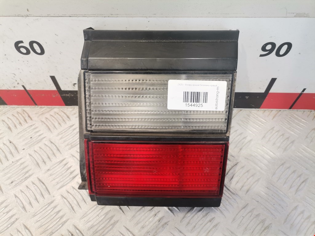 Фонарь задний внутренний правый VOLKSWAGEN Passat B3 1988-1993