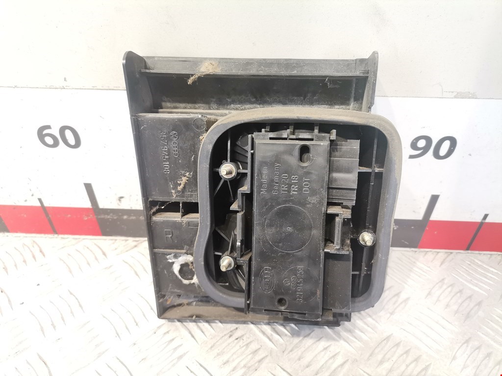 Фонарь задний внутренний правый VOLKSWAGEN Passat B3 1988-1993