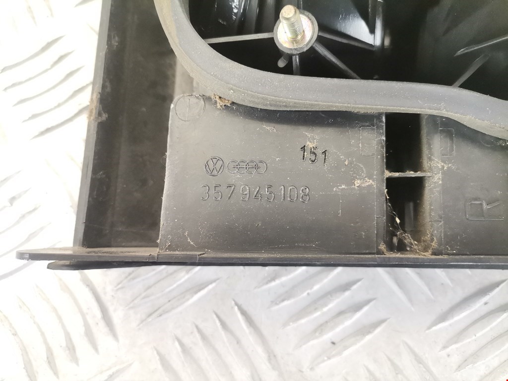 Фонарь задний внутренний правый VOLKSWAGEN Passat B3 1988-1993