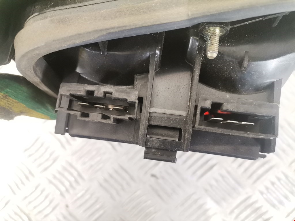 Фонарь задний внутренний правый VOLKSWAGEN Passat B3 1988-1993