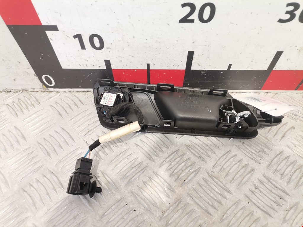 Ручка дверная задняя внутренняя левая VOLKSWAGEN Passat B6 2005-2011