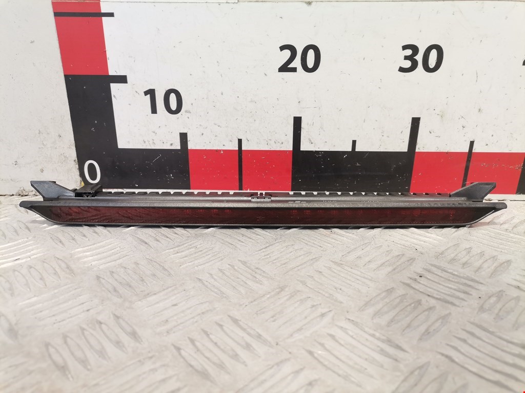 Фонарь дополнительный тормозной (стоп-сигнал) Volkswagen Golf 4 (1997-2004)