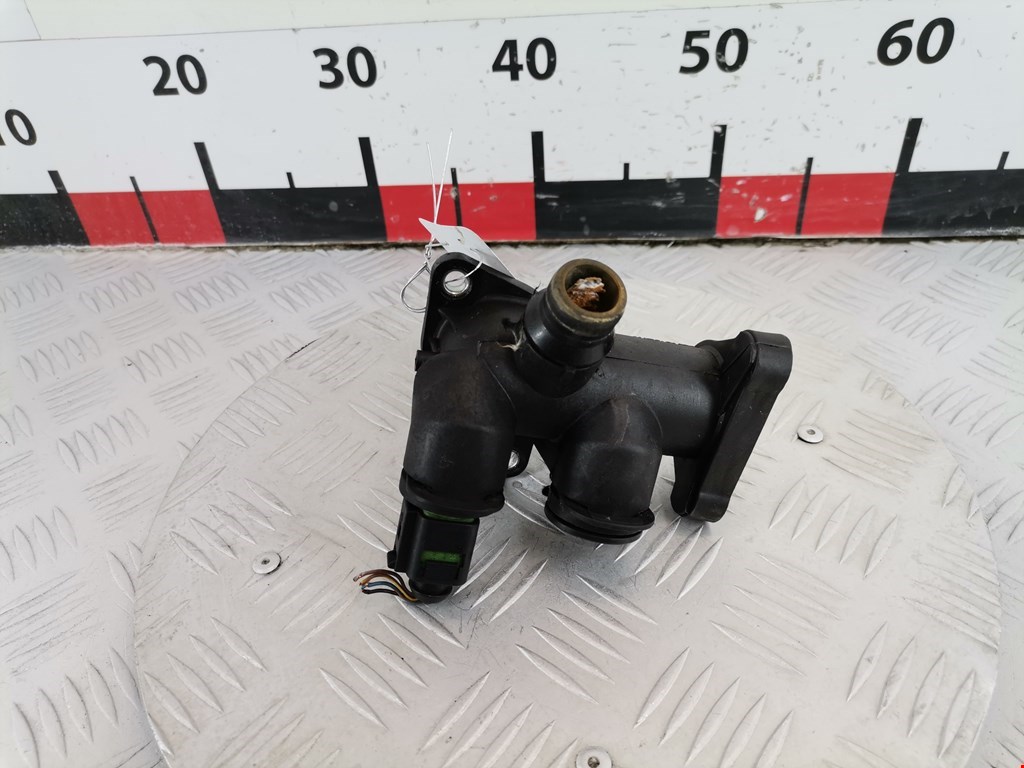 Тройник системы охлаждения AUDI A4 B5 1995-2001