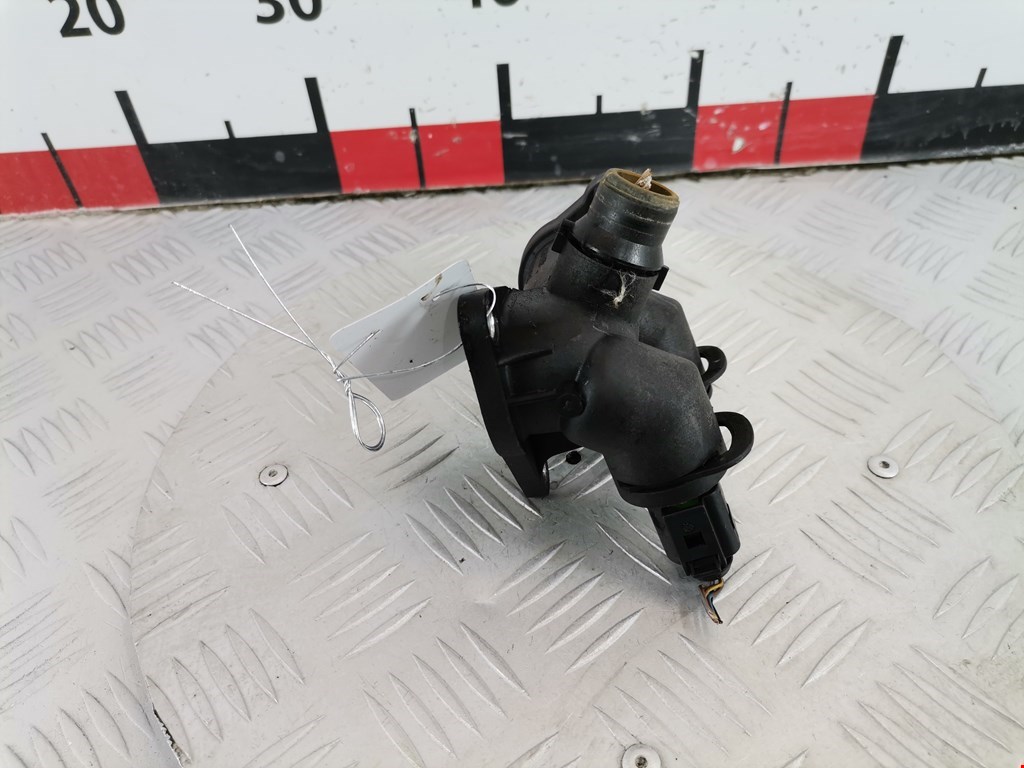 Тройник системы охлаждения AUDI A4 B5 1995-2001