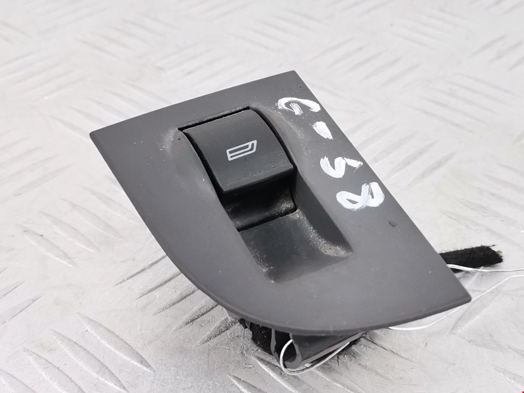 Кнопка стеклоподъемника AUDI A6 C5 1997-2004