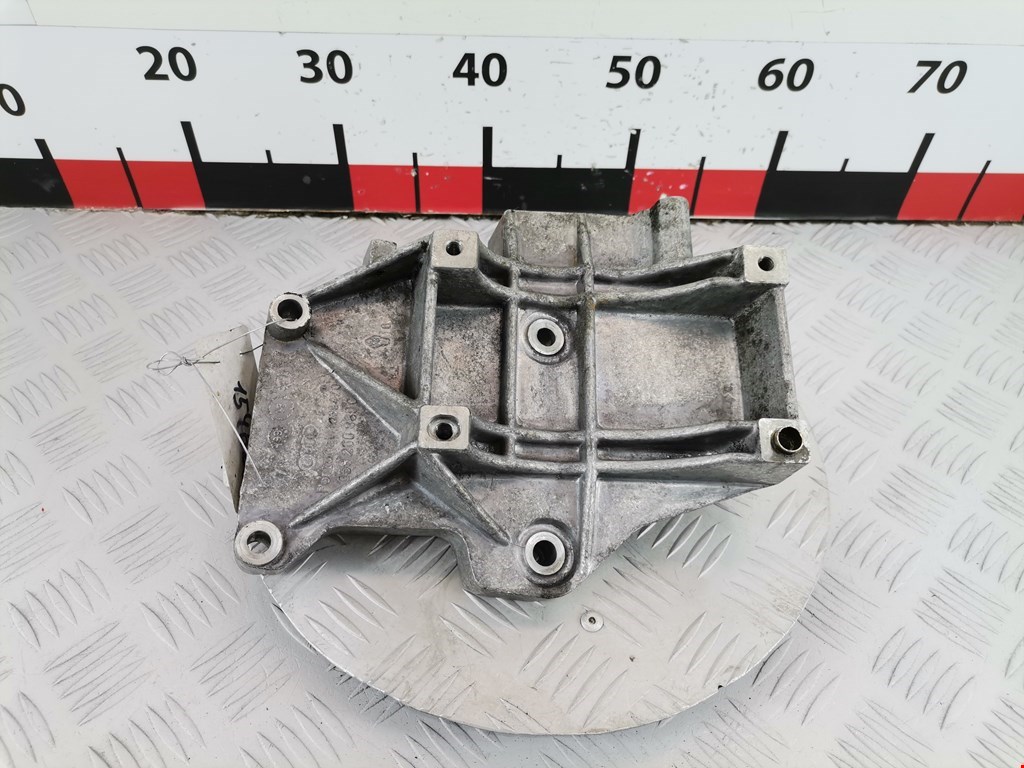 Кронштейн кондиционера AUDI A4 B5 1995-2001