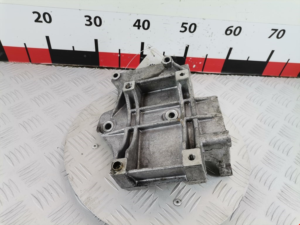 Кронштейн кондиционера AUDI A4 B5 1995-2001