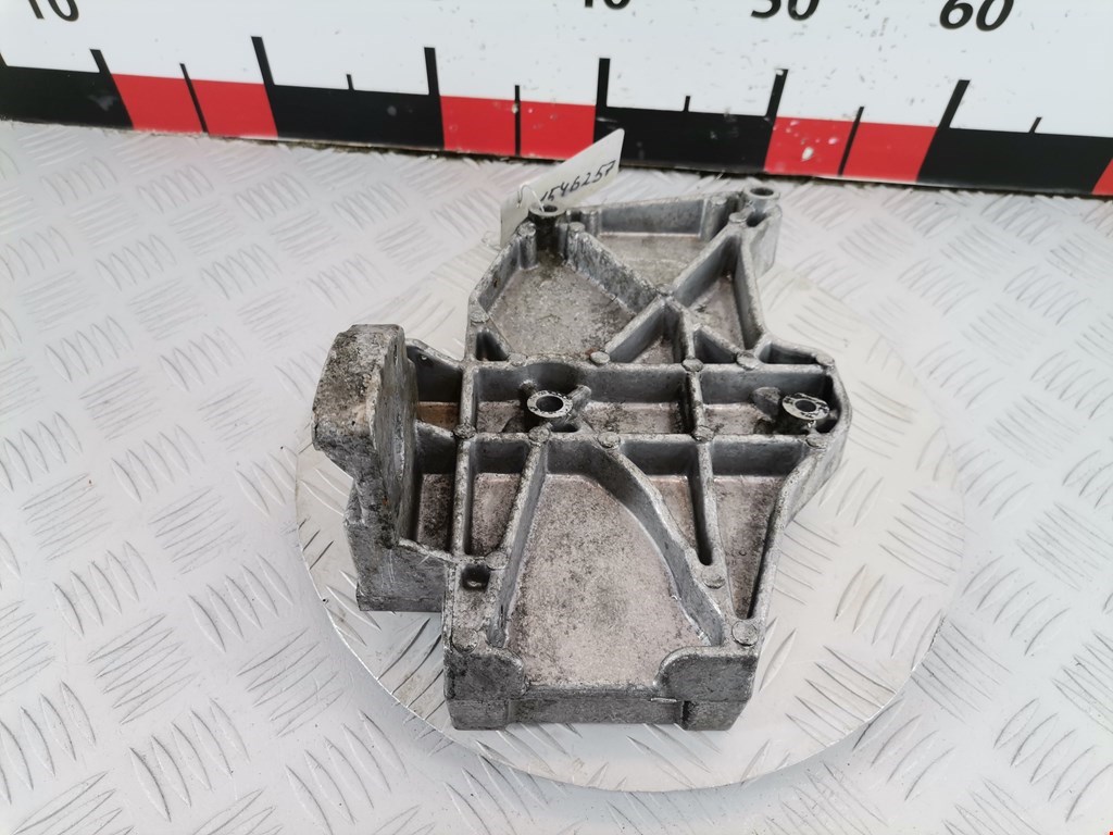 Кронштейн кондиционера AUDI A4 B5 1995-2001