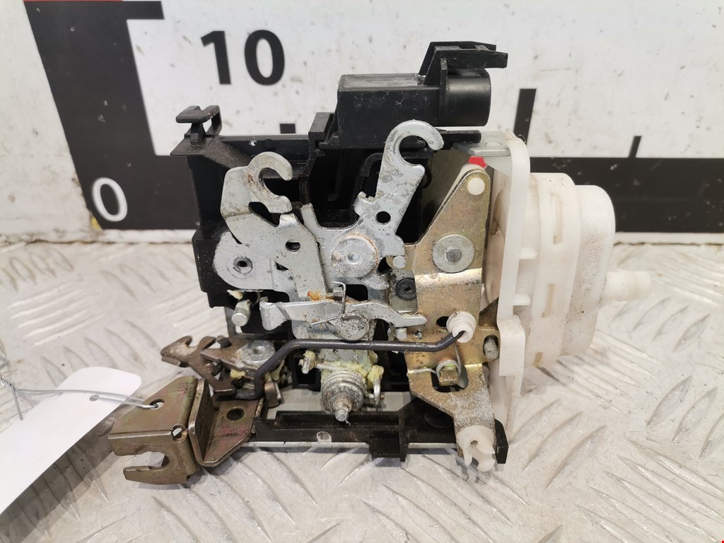 Замок двери передней правой AUDI A3 8L 1996-2003