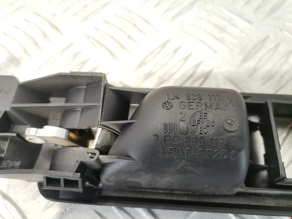 Ручка дверная задняя внутренняя левая VOLKSWAGEN Golf IV 1997-2003