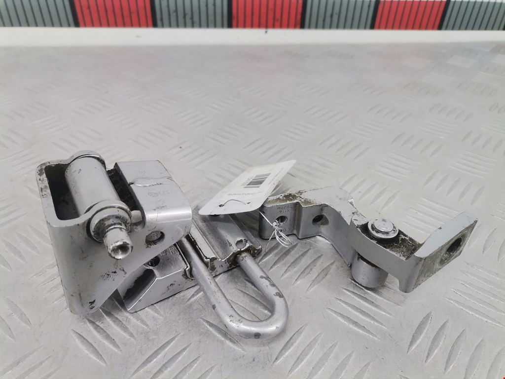 Петля двери задней левой Audi A6 C5 (1997-2005)