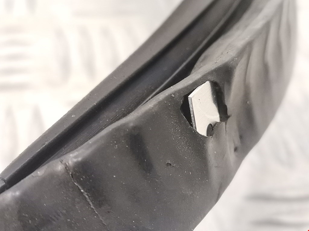 Уплотнитель двери BMW 7er 7 серия F01/F02/F04 2008-2015