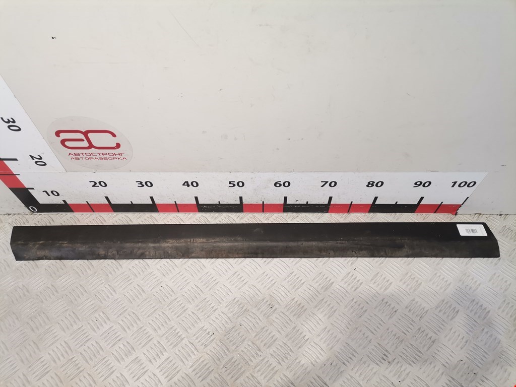 Накладка (молдинг) двери передней левой Volkswagen Passat 5 (1996-2000)