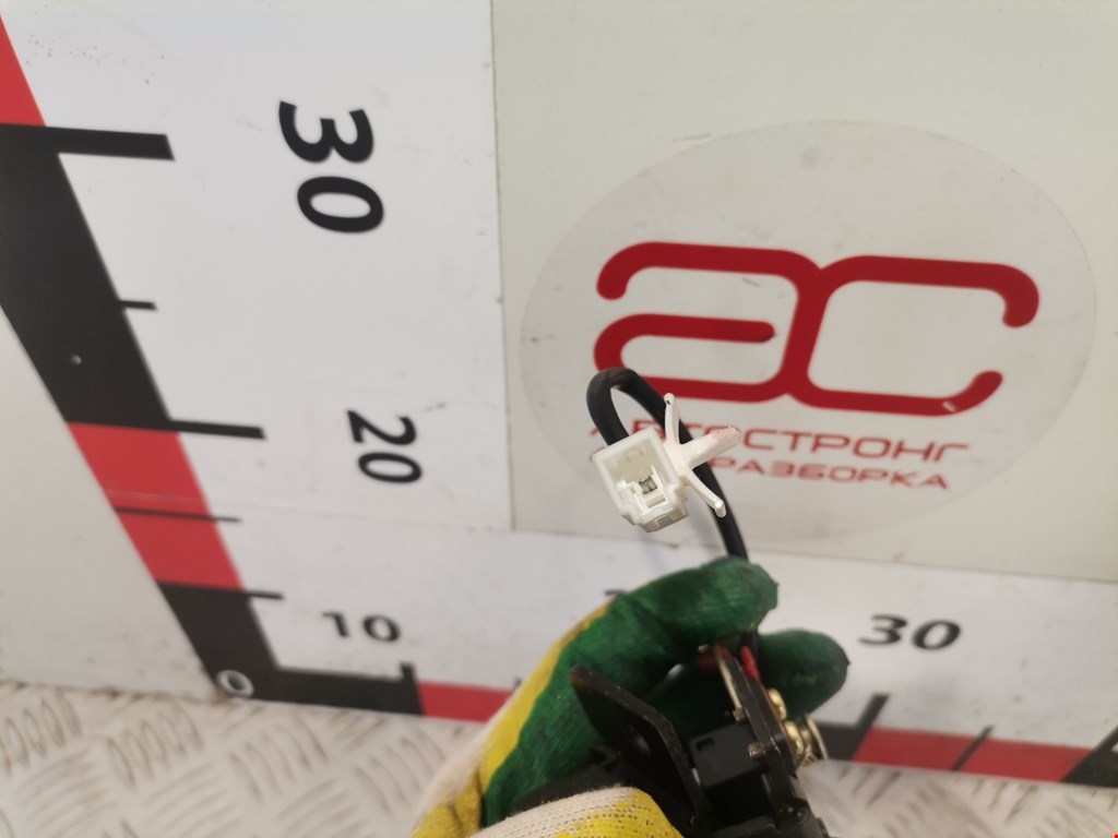 Замок багажника (крышки двери) KIA Carens 1999-2002