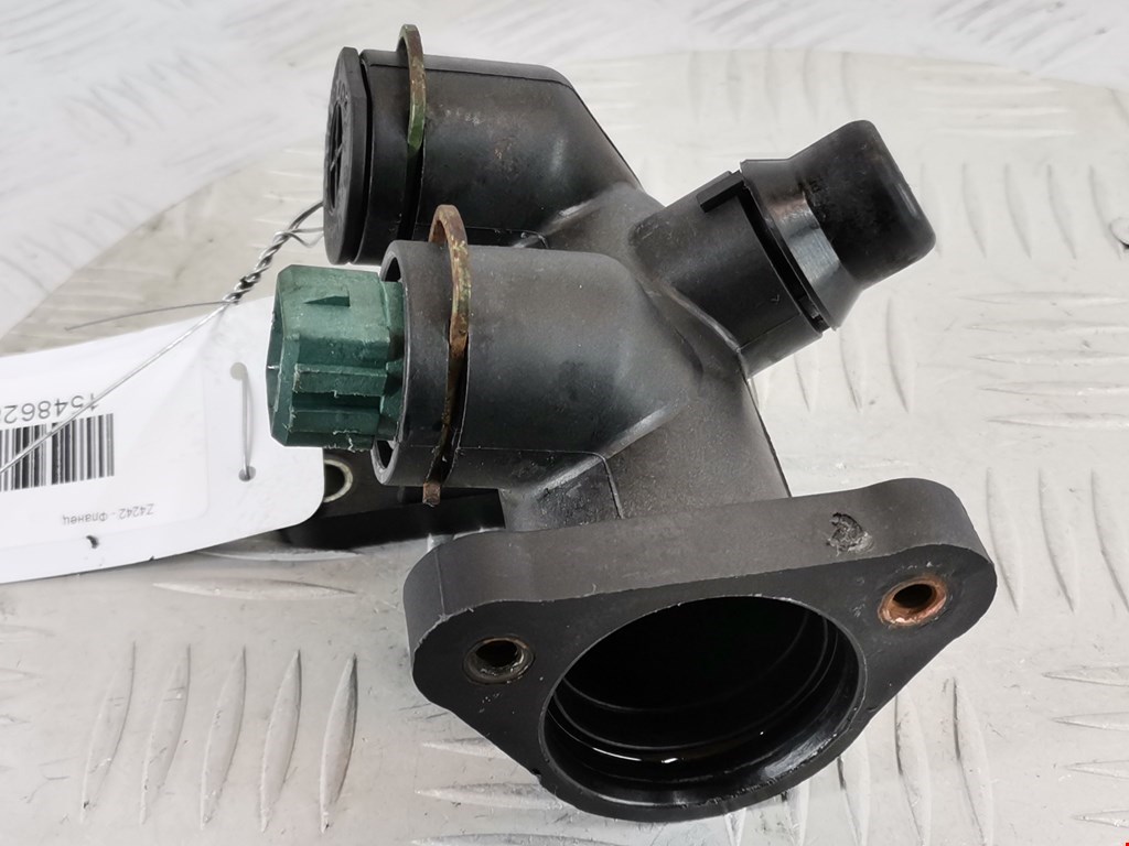 Тройник системы охлаждения AUDI A4 B5 1995-2001