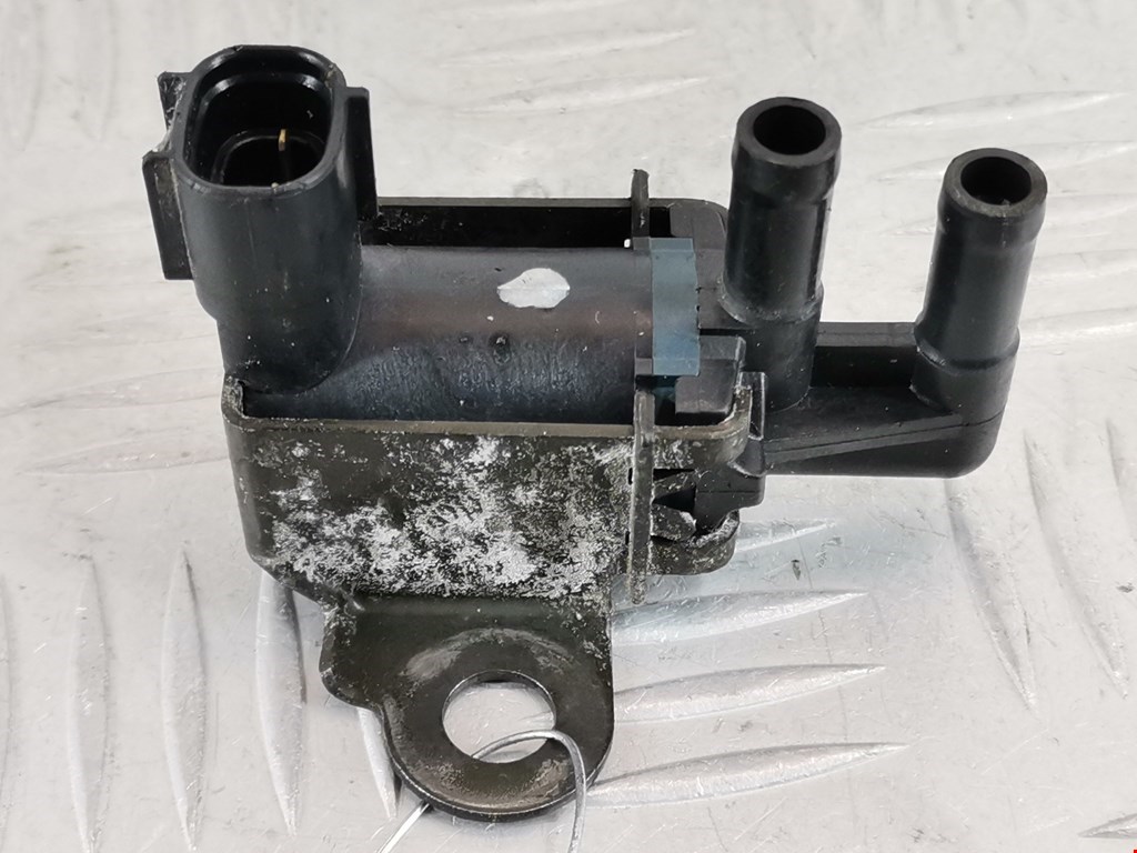 Клапан воздушного фильтра Ford Fiesta 5 (2002-2008)