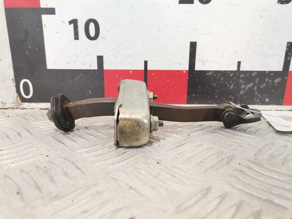 Ограничитель открывания двери TOYOTA Avensis 2009-2015