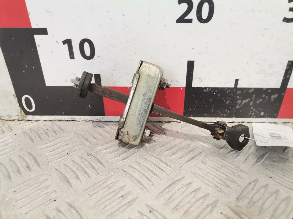 Ограничитель открывания двери TOYOTA Avensis 2009-2015