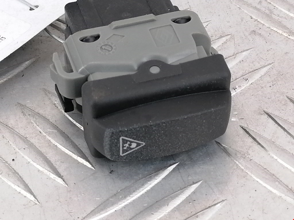 Кнопка антипробуксовочной системы RENAULT Megane II 2002-2009