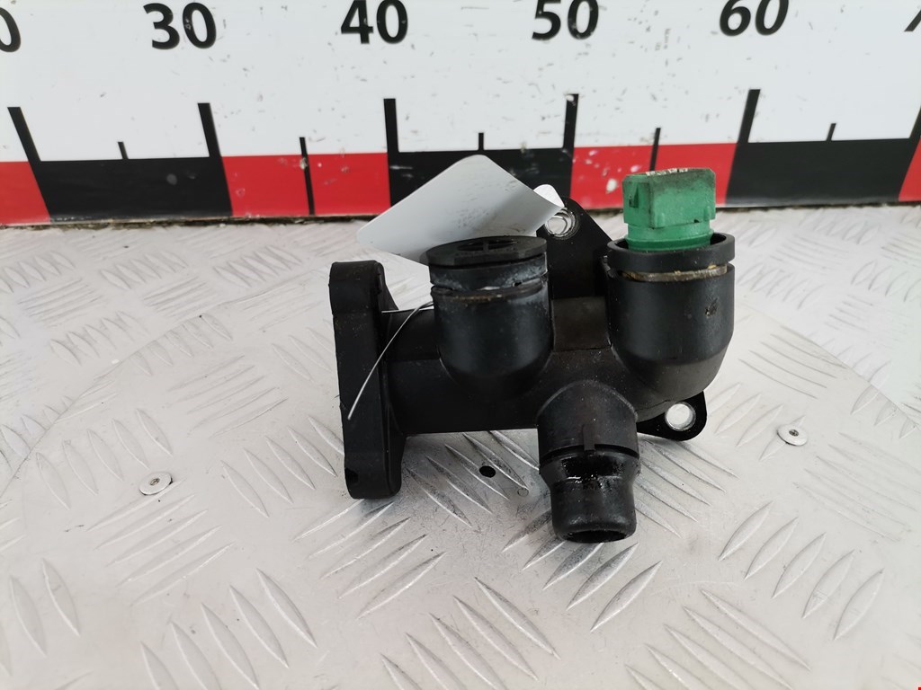 Тройник системы охлаждения AUDI A4 B5 1995-2001