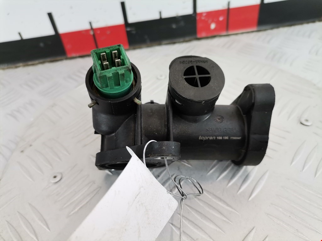 Тройник системы охлаждения AUDI A4 B5 1995-2001