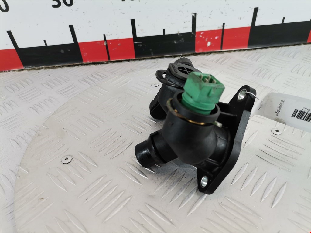 Тройник системы охлаждения AUDI A4 B5 1995-2001