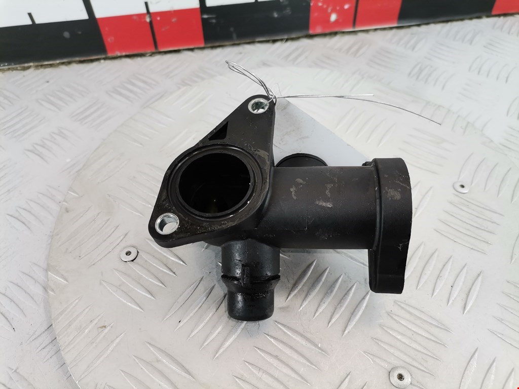 Тройник системы охлаждения AUDI A4 B5 1995-2001