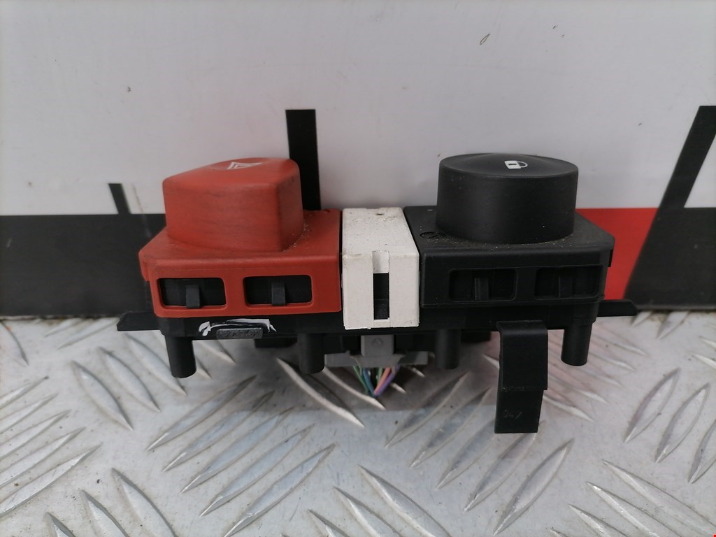 Кнопка аварийной сигнализации (аварийки) RENAULT Scenic II 2003-2010