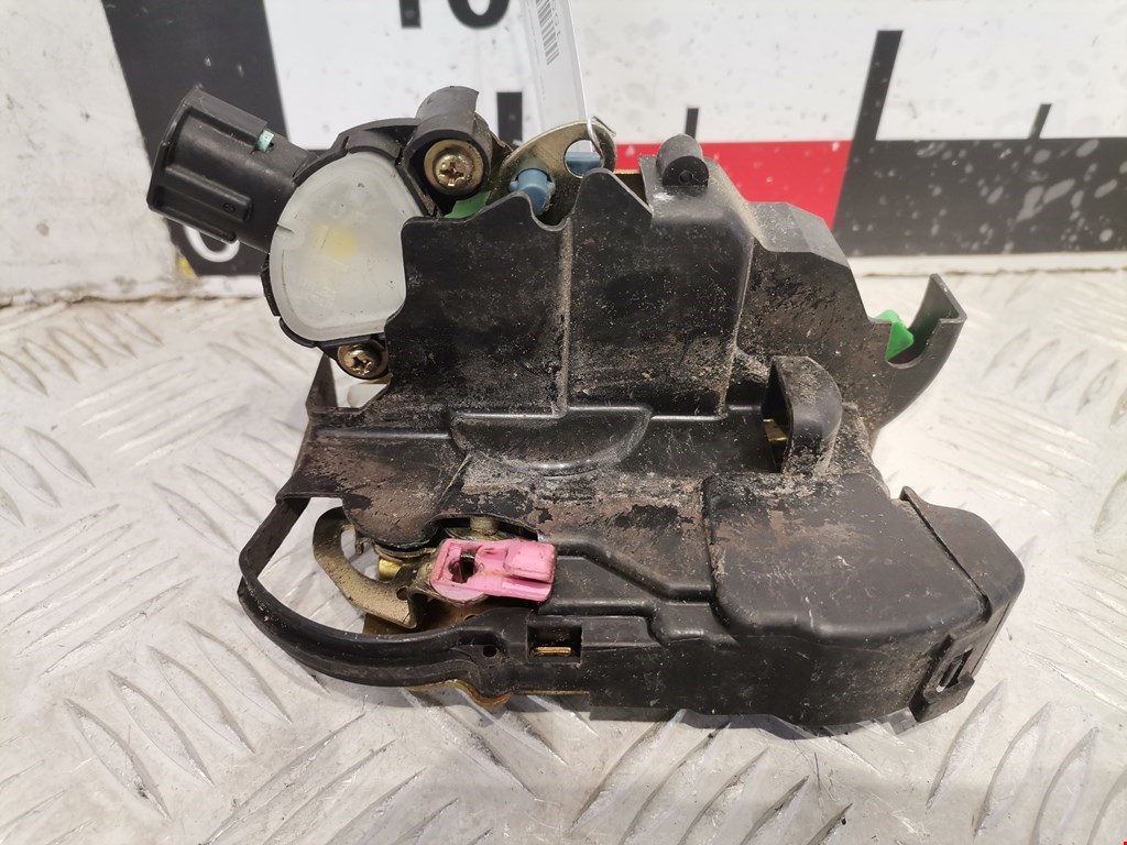 Замок двери передней левой SUBARU Legacy 1998-2004