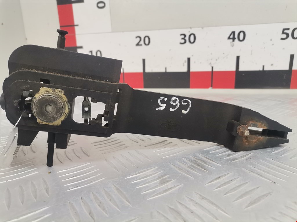 Кронштейн ручки FORD Fiesta 2001-2008