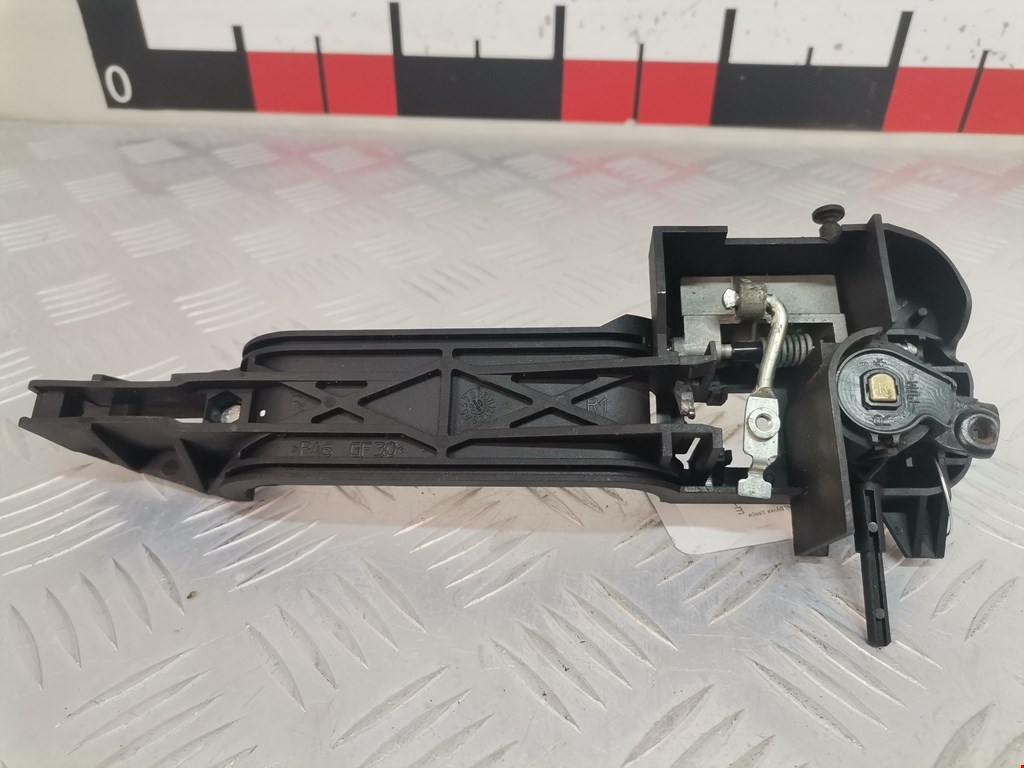 Кронштейн ручки FORD Fiesta 2001-2008