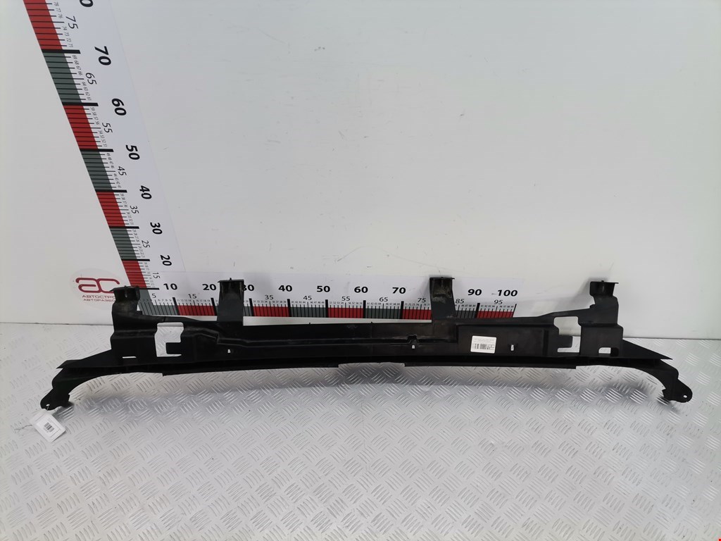 Кронштейн заднего бампера центральный CHRYSLER Voyager IV RG 2001-2007