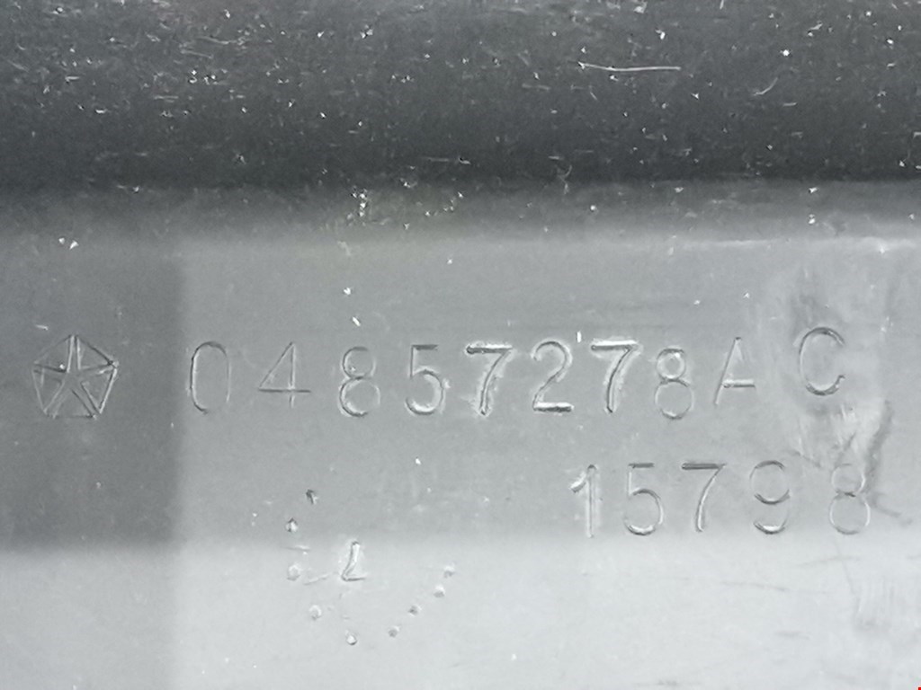 Кронштейн заднего бампера центральный CHRYSLER Voyager IV RG 2001-2007