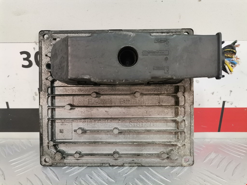 Блок управления двигателя (ЭБУ) FORD Fiesta 2001-2008