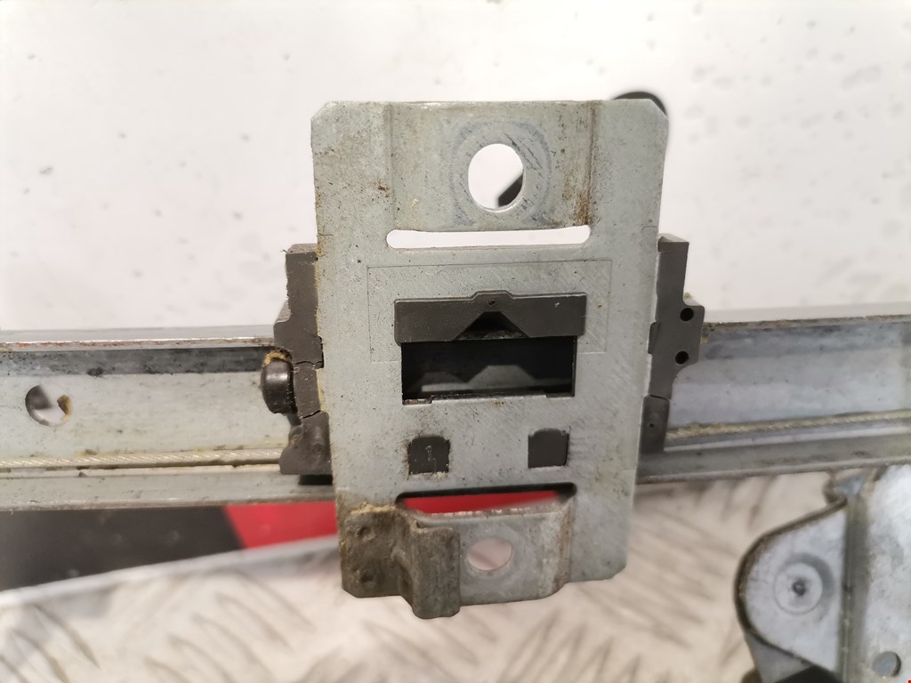 Стеклоподъемник задний правый SUZUKI Swift 1989-2003