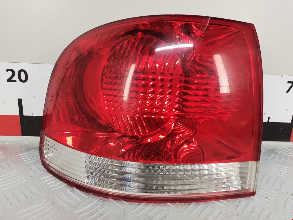 Фонарь задний левый VOLKSWAGEN Touareg 2002-2010