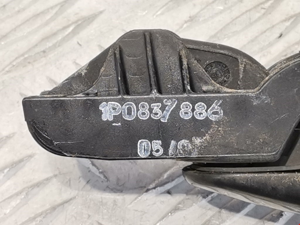 Ручка двери передней наружная правая SEAT Leon 2005-2012