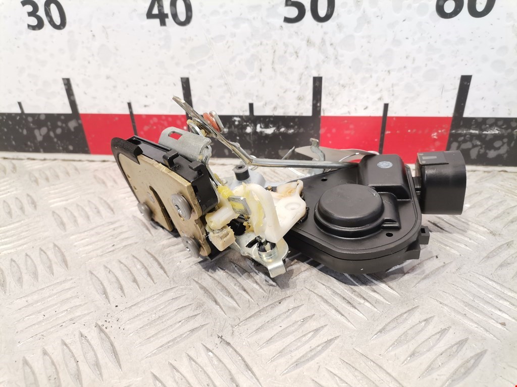 Замок двери задней правой TOYOTA RAV 4 XA20 2000-2005